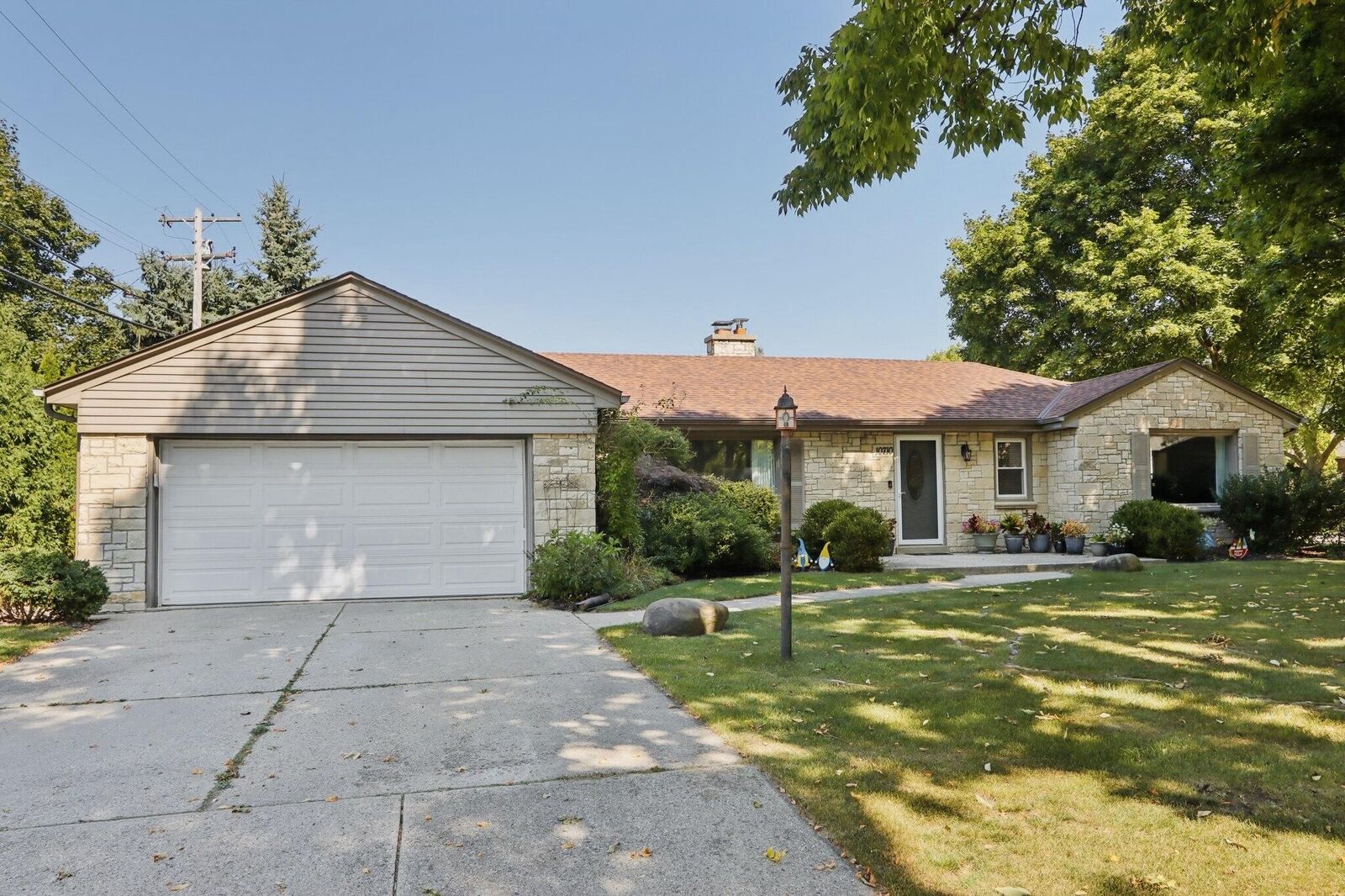 Property Photo: 10710 W Auer Ave WI 53222