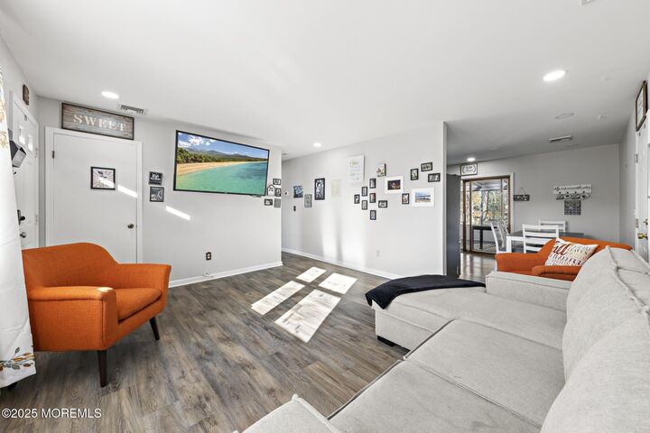 Property Photo:  42 Brandywine Circle  NJ 08854 