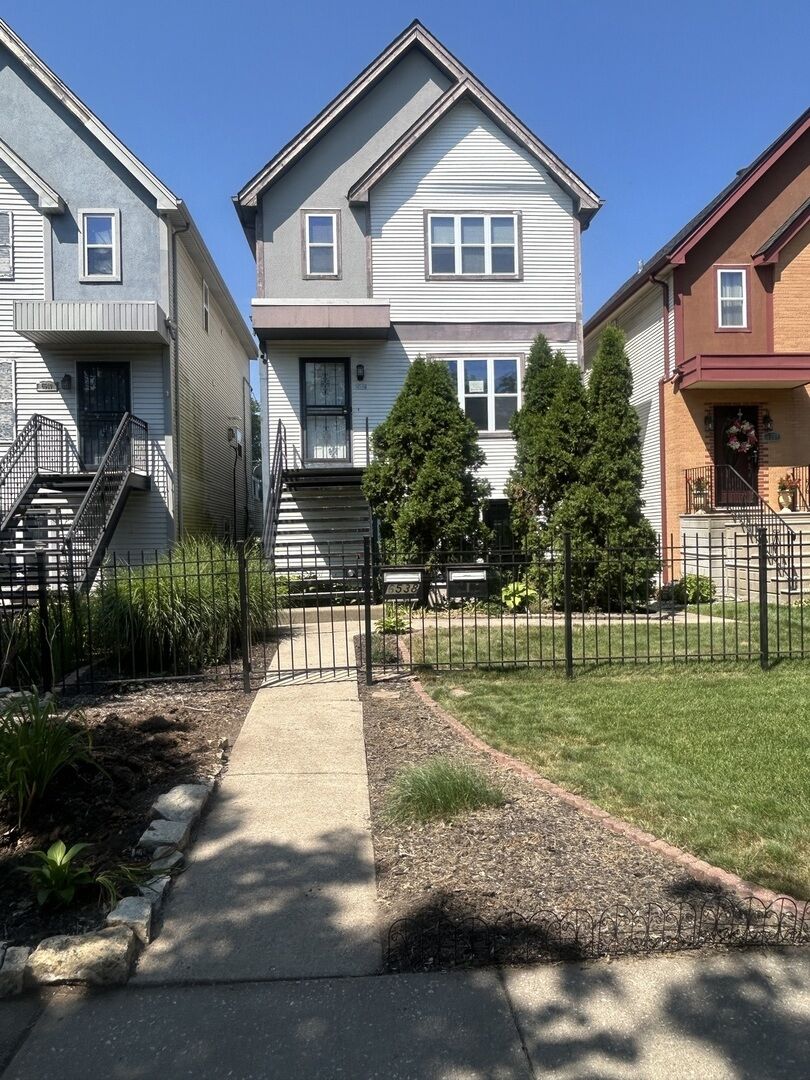 Property Photo: 6538 S Kenwood Avenue 1 IL 60637