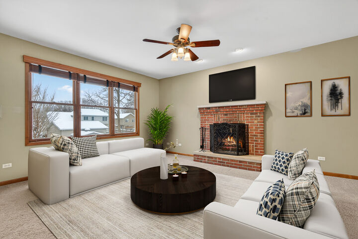 Property Photo: 440 Lathem Street IL 60510