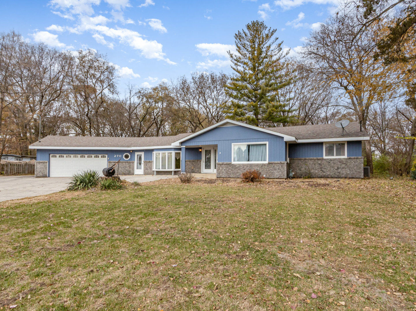 Property Photo: 270 E Southmor Road IL 60450