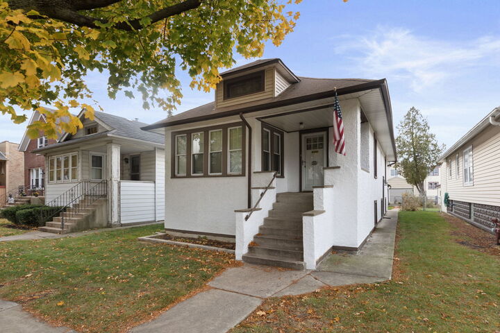 Property Photo: 4040 N Meade Avenue IL 60634