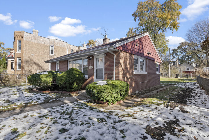 Property Photo:  6813 S Champlain Avenue  IL 60637 