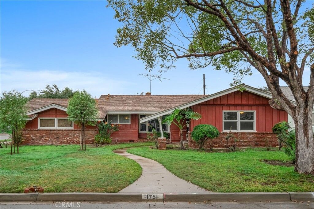 Property Photo: 1751 S Heather Lane CA 92802