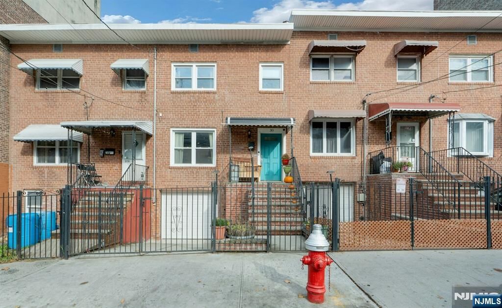 Property Photo:  30 Lexington Avenue  NJ 07304 