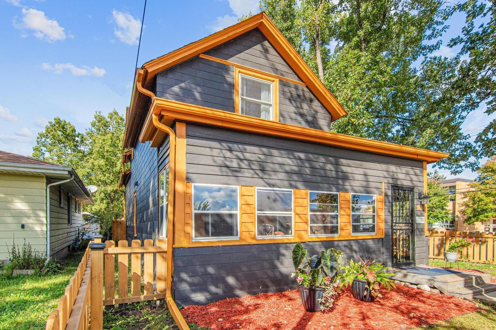 Property Photo:  861 Saint Anthony Avenue  MN 55104 
