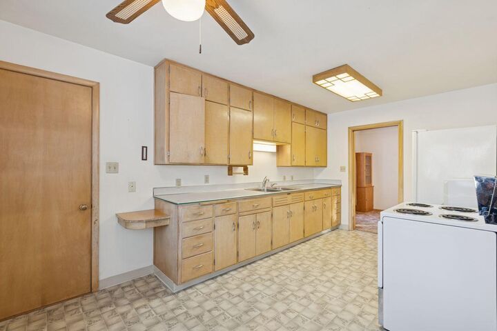 Property Photo:  530 3rd Street E  MN 55342 