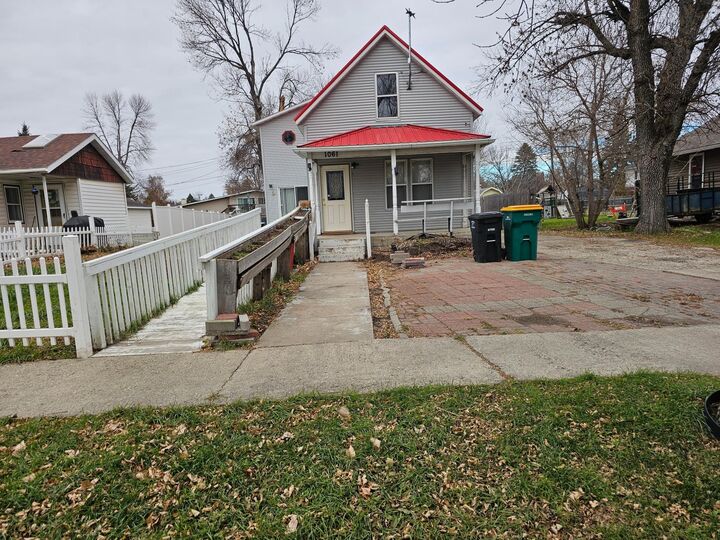 Property Photo:  1061 1st Street N  ND 58012 