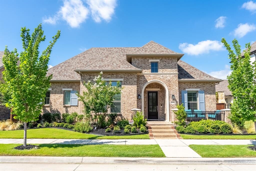 Property Photo: 1806 Birds Fort Trail TX 76005