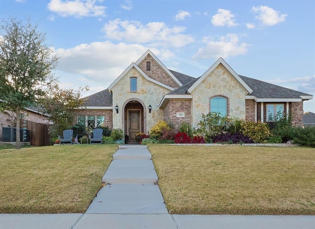 Property Photo: 745 Larkspur Lane TX 76065