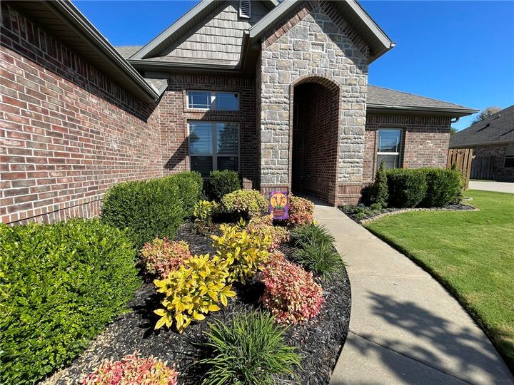 Property Photo: 6007 W Woodbine Drive AR 72758