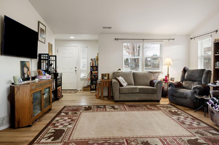 Property Photo: 2607 NE 5th Street OR 97756