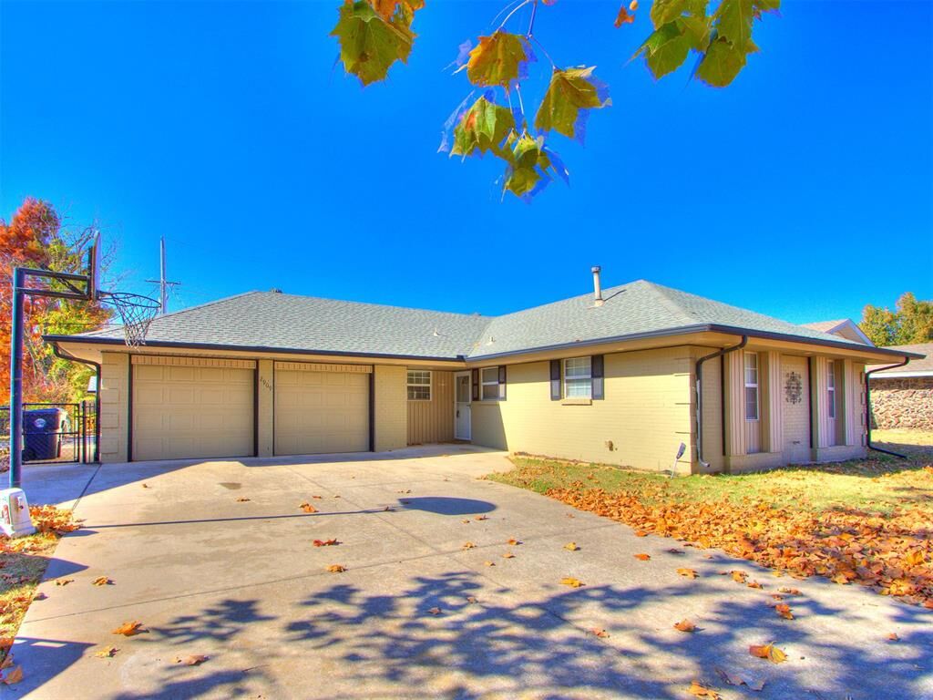 Property Photo:  2909 N Tropicana Avenue  OK 73008 