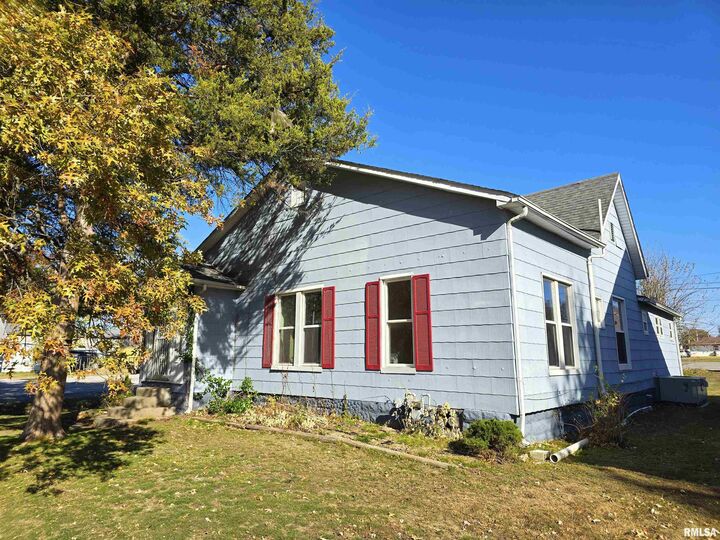 Property Photo:  900 S 16th Street  IL 62948 