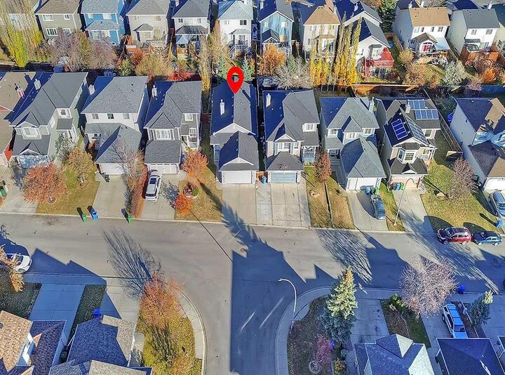 Property Photo:  40 Bridlewood Gardens SW  AB T2Y 3X3 