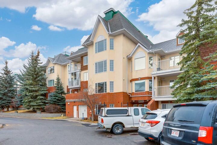 Property Photo: 3204 Sienna Park Green SW 3204 AB T3H 3N7