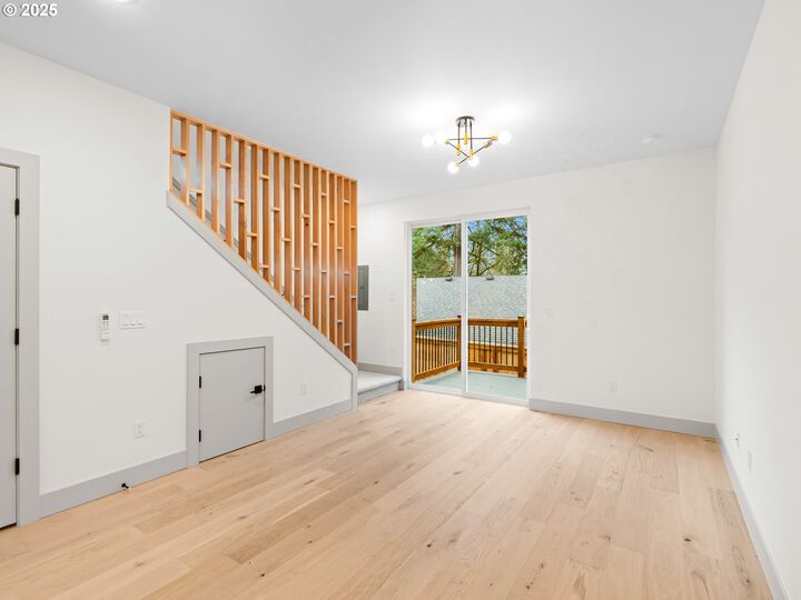 Property Photo:  5213 SW Vacuna St  OR 97219 