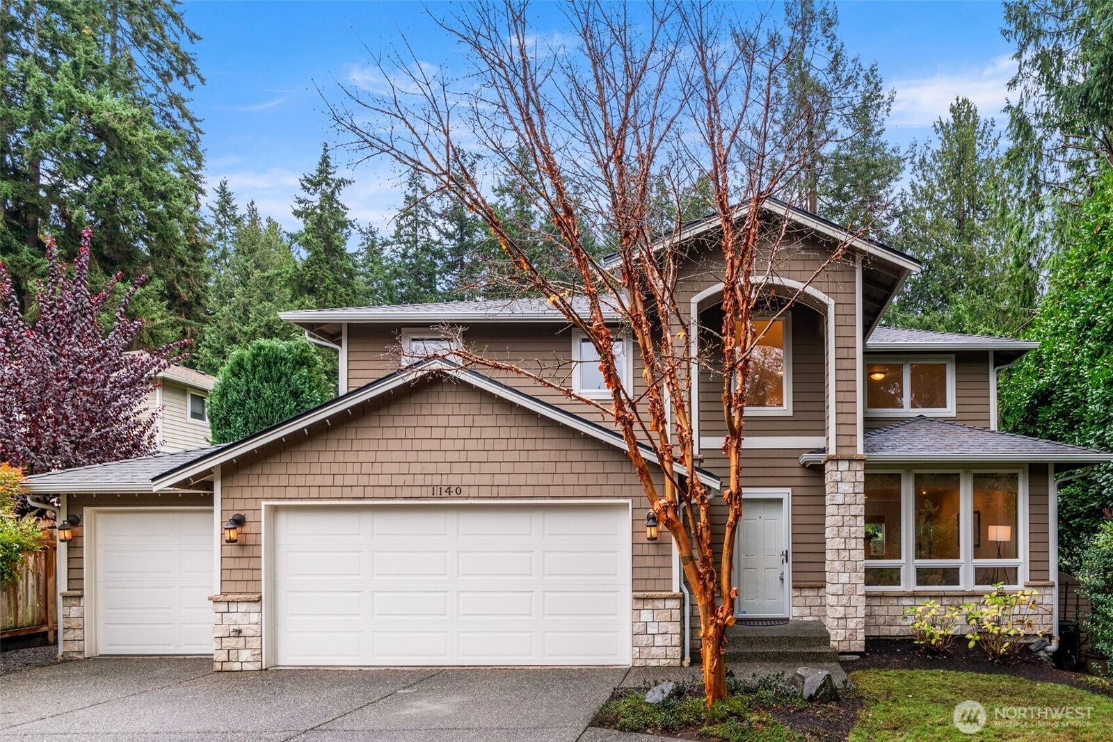 Property Photo:  1140  3rd Avenue S  WA 98020 
