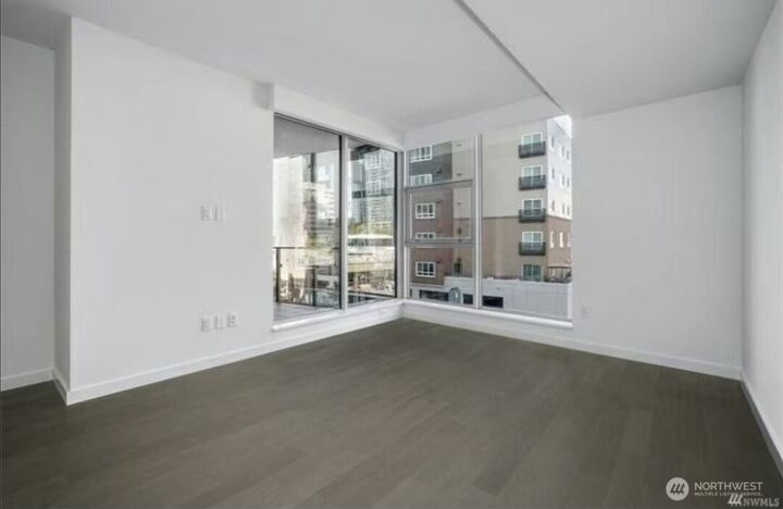 Property Photo:  188  Bellevue Way NE 308  WA 98004 