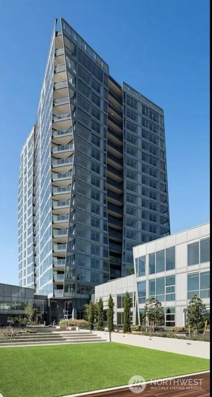 Property Photo:  188  Bellevue Way NE 308  WA 98004 