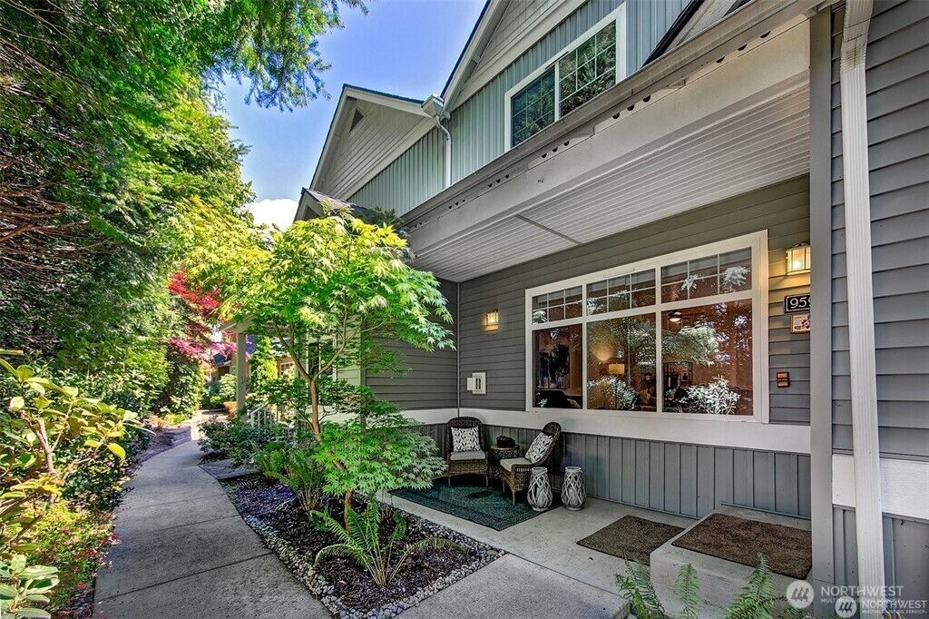 Property Photo:  959  232nd Lane NE  WA 98074 