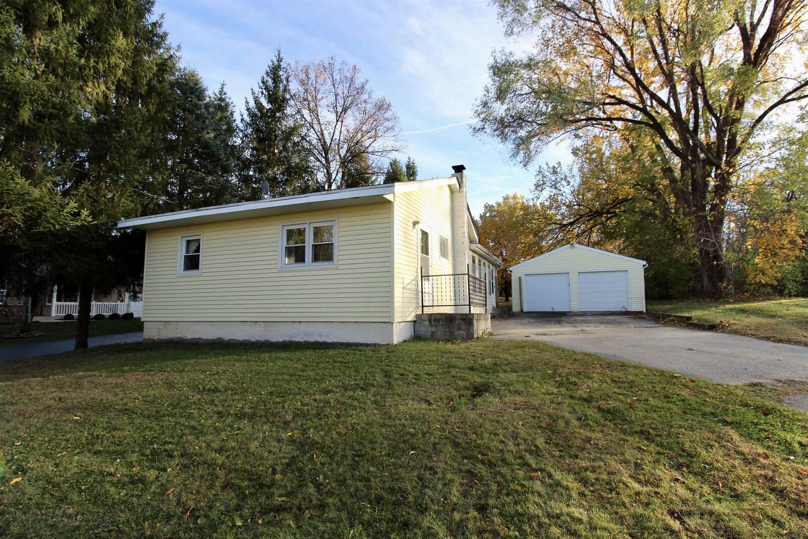 Property Photo: 216 W River Street IL 61072