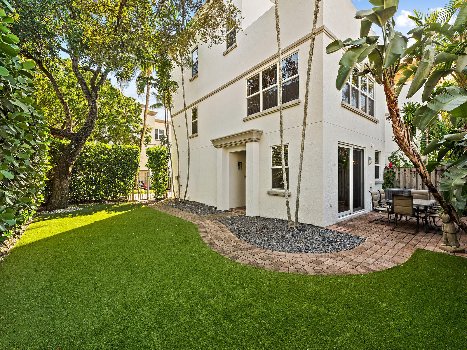 Property Photo: 705 SW 4th Avenue FL 33315