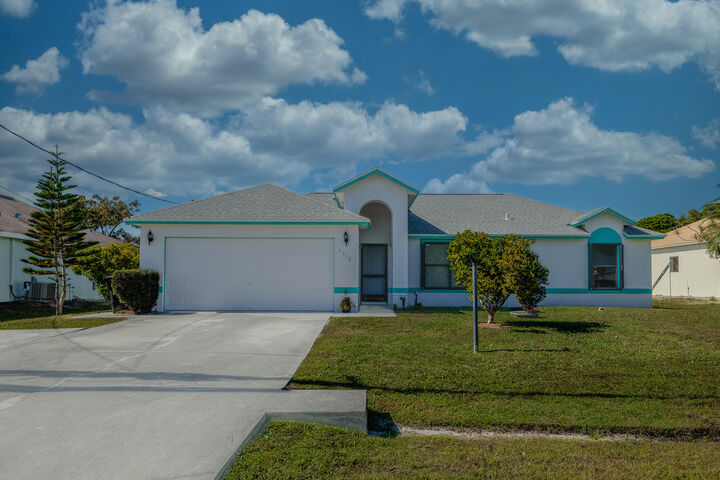 Property Photo:  2352 SE West Blackwell Drive  FL 34952 