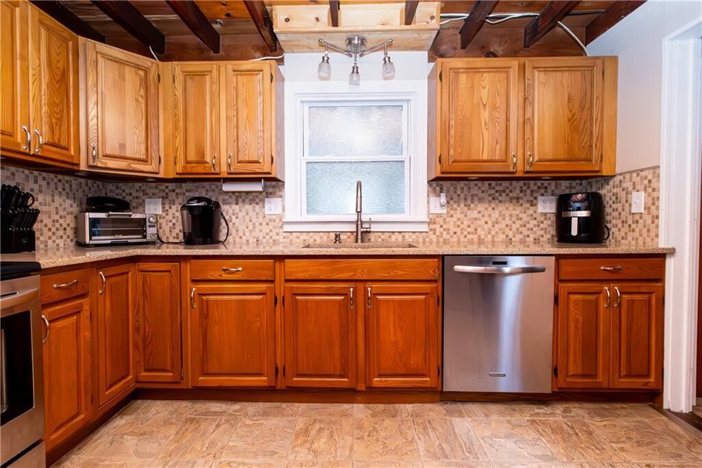 Property Photo:  137 Bonnet Shores Road  RI 02882 