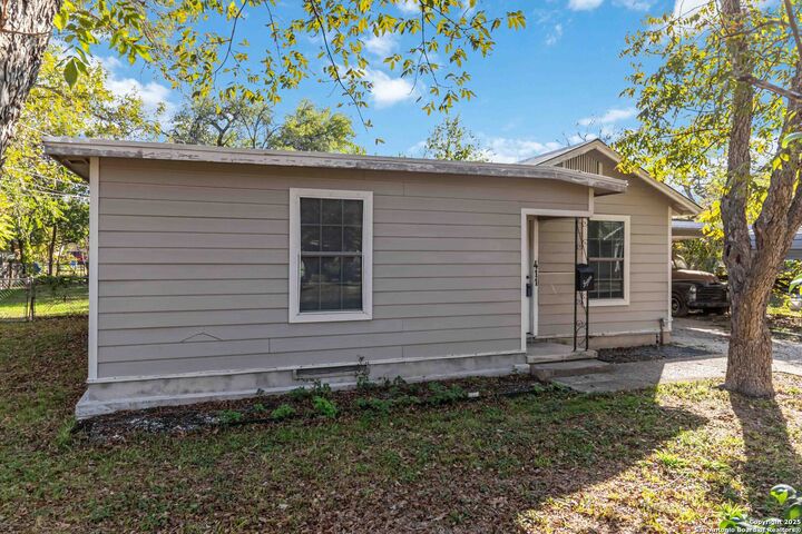 Property Photo:  411 Bismark  TX 78155 