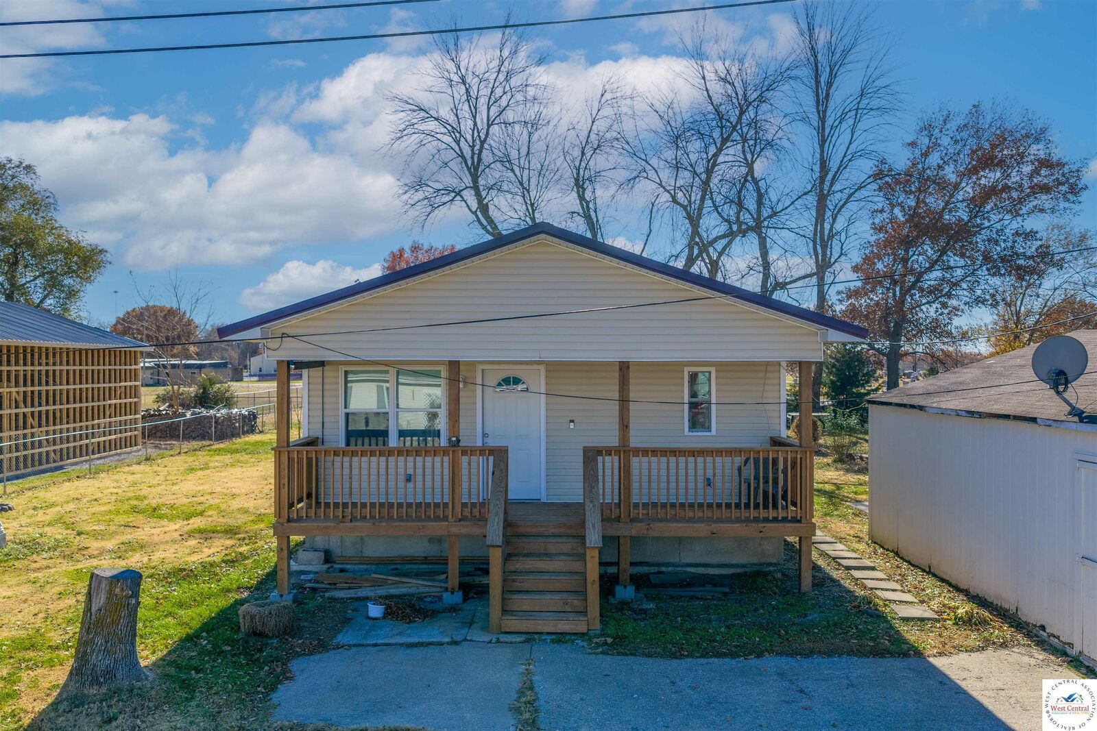 Property Photo:  410 W Benton  MO 65332 