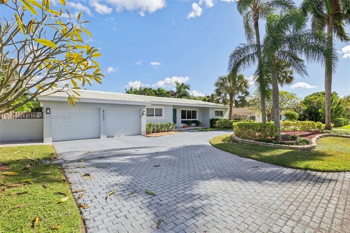 Property Photo: 2632 NE 26th Ave FL 33306