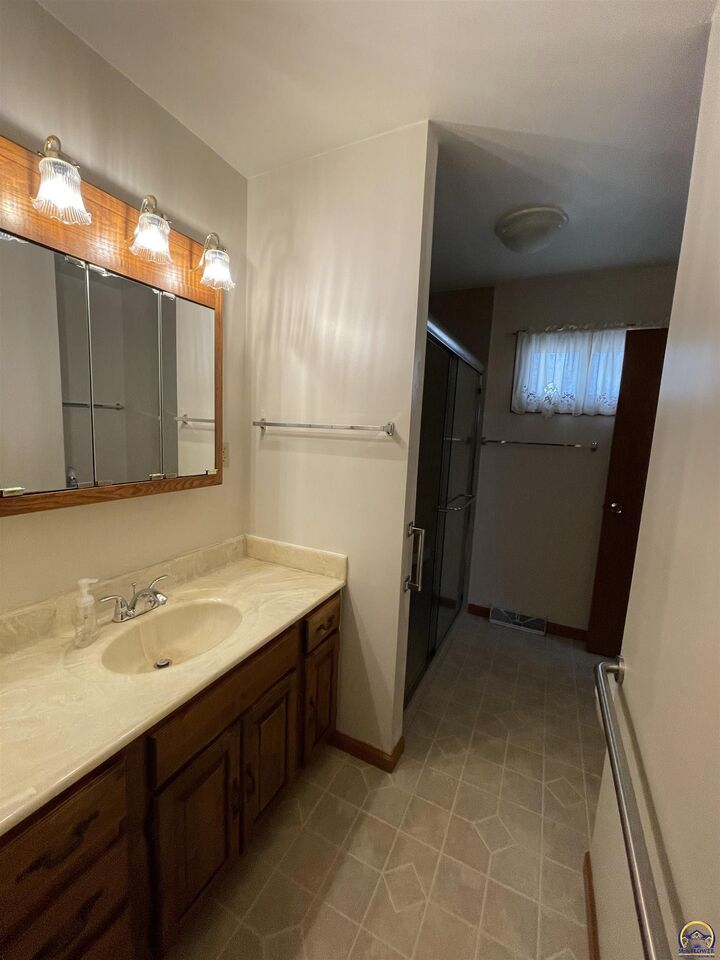 Property Photo:  2924 SW Medford Ave  KS 66611 