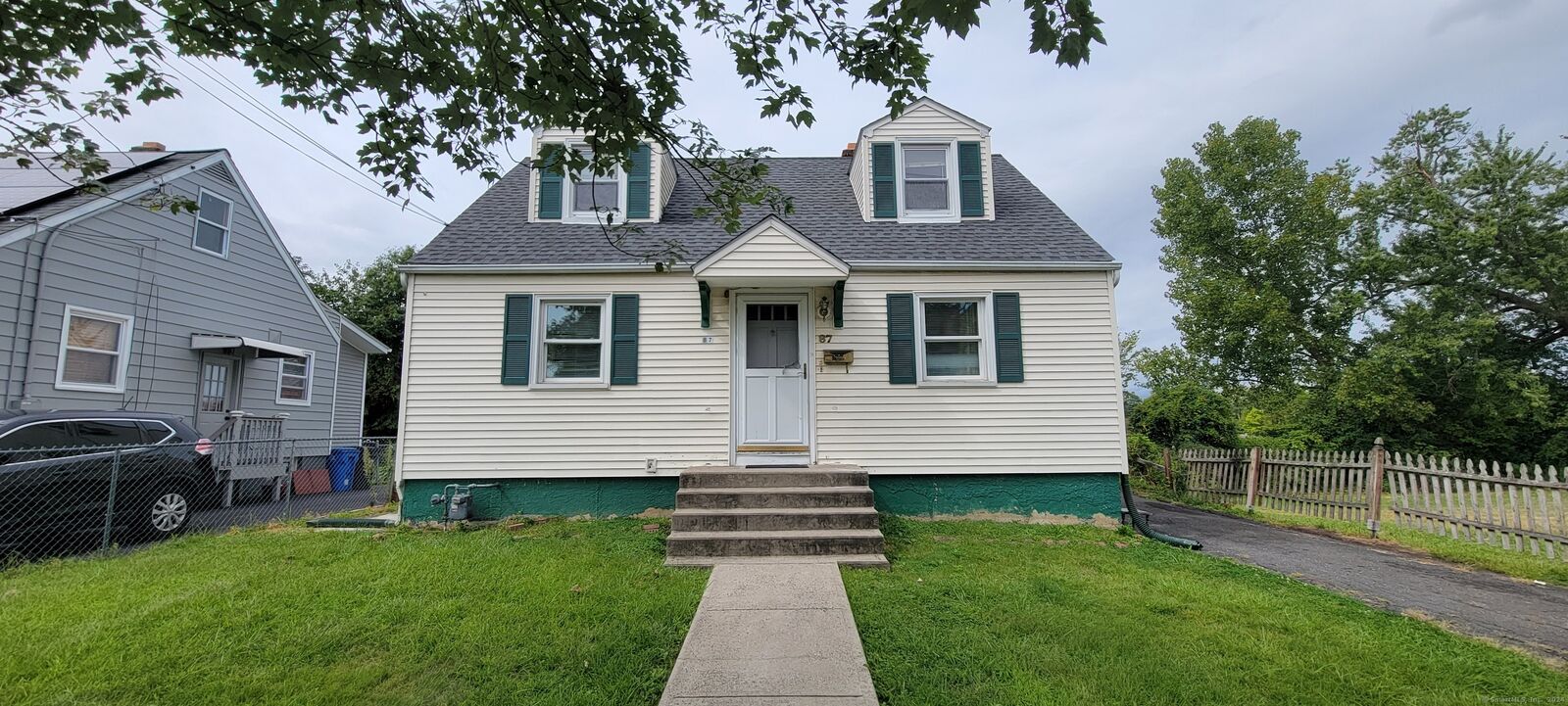 Property Photo: 87 Ellington Street CT 06106