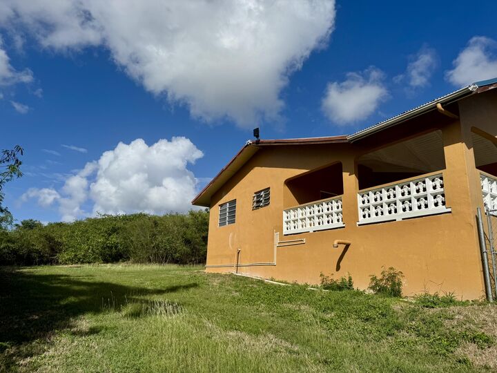 Property Photo:  1K La Grange We  VI 00820 