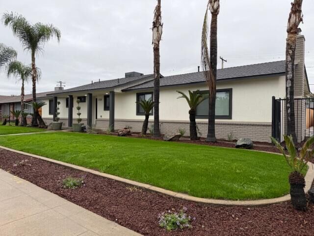 Property Photo: 1707 W Whitendale Avenue CA 93277