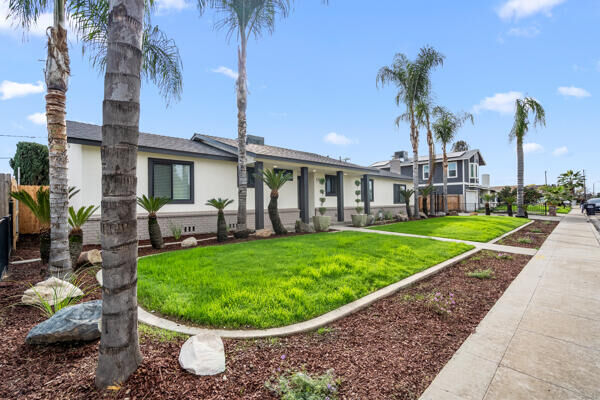 Property Photo:  1707 W Whitendale Avenue  CA 93277 