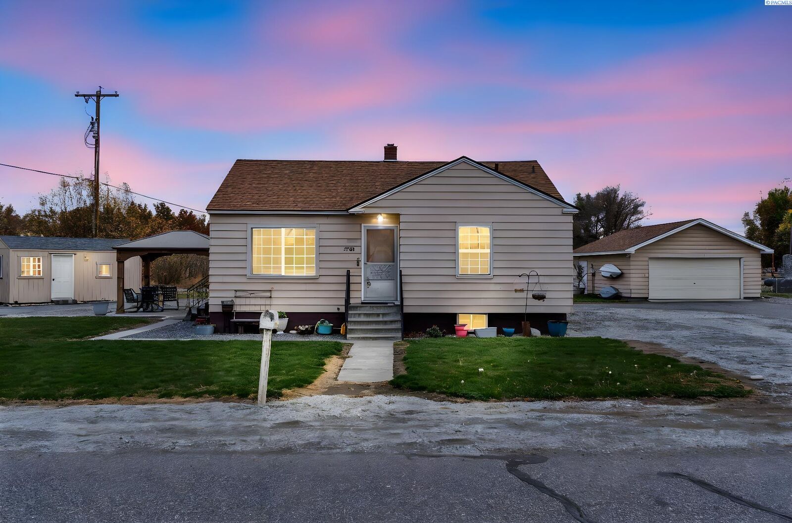 Property Photo:  3204 W Yakima St  WA 99301 