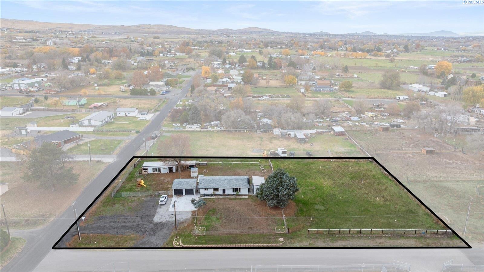 Property Photo:  220006 E 59th Ave  WA 99337 