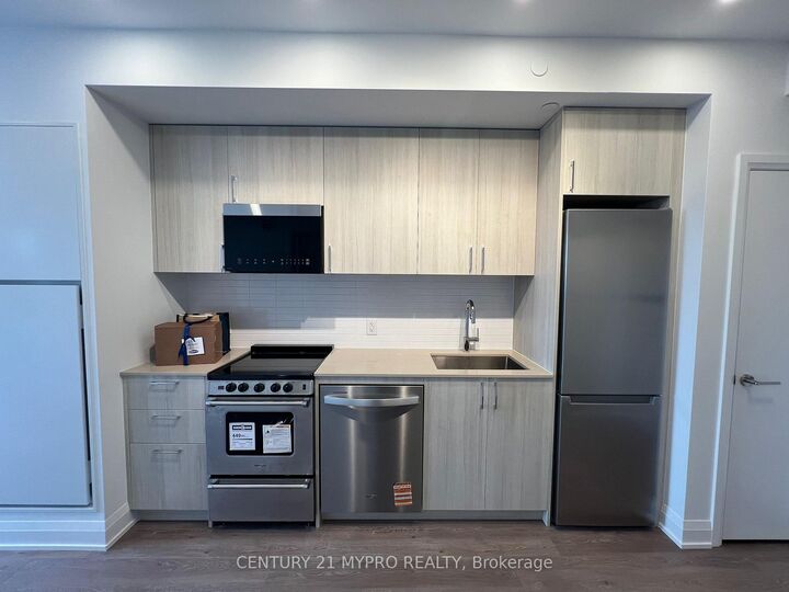 Property Photo:  3250 Carding Mill Trail 402  ON L6M 1L3 