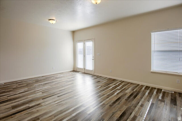 Property Photo: 1581 Wyngate Park Dr UT 84095