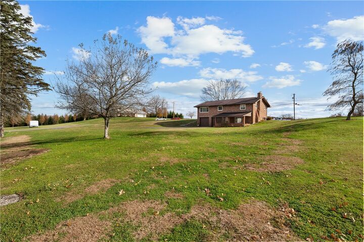 Property Photo: 107 Silverview Dr PA 16055