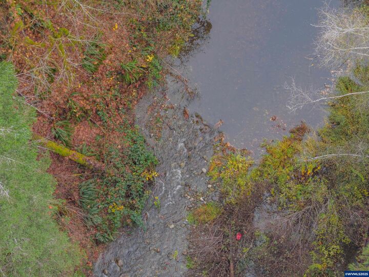 Property Photo: 9740 Upper Olalla Rd OR 97496