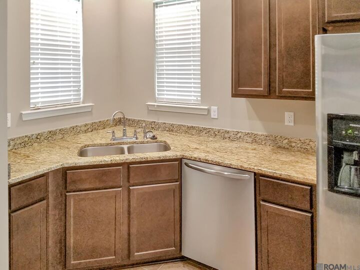 Property Photo: 649 Greenwich Dr LA 70820