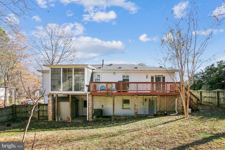 Property Photo: 16039 Fairway Drive VA 22025