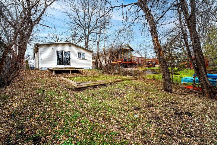 Property Photo: 83 Clayton Drive MB R2M 1G1