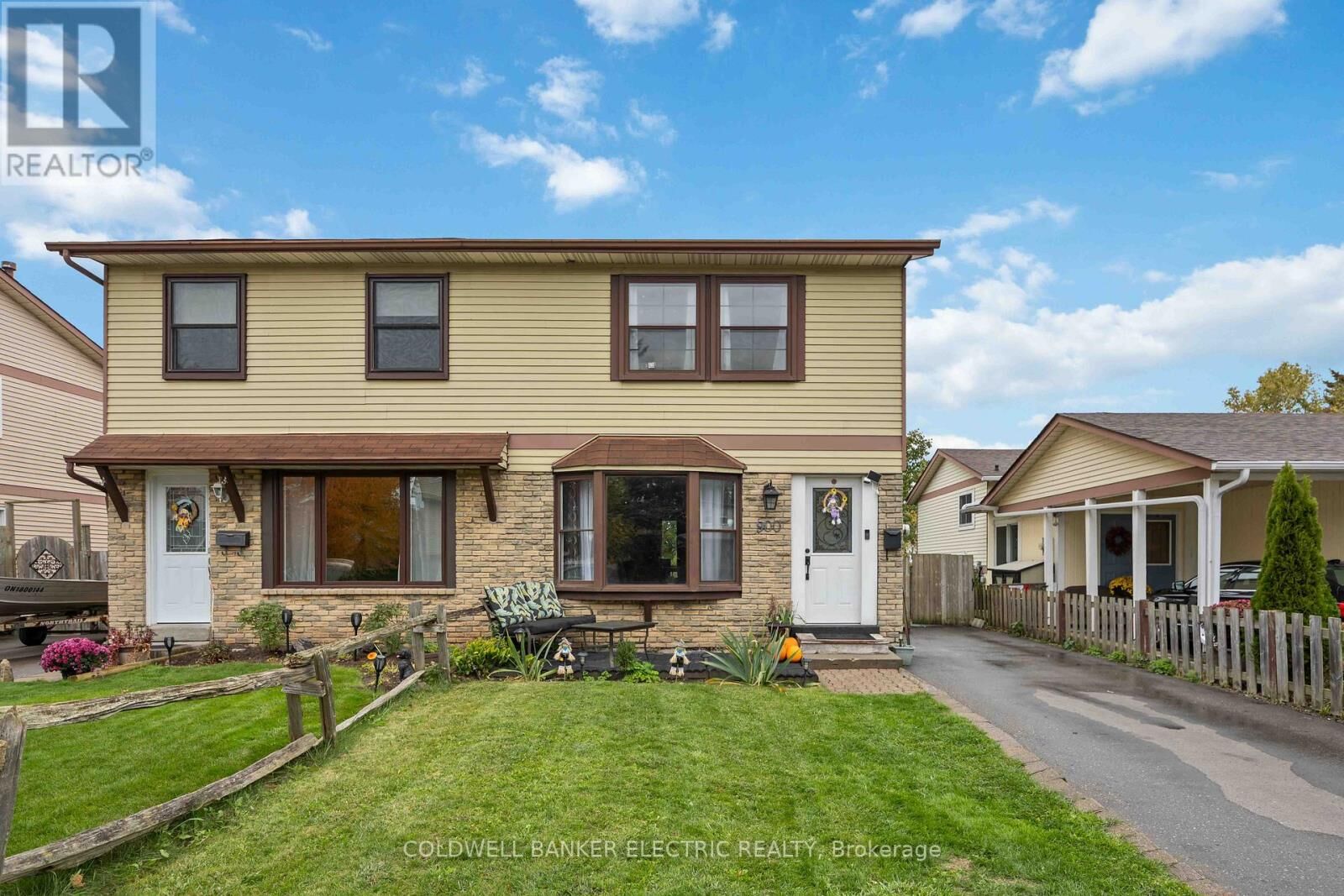 Property Photo: 900 Southridge Street ON L1H 8A5