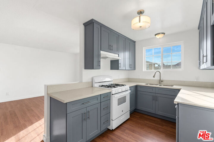 Property Photo:  12325 Oxnard St  CA 91606 