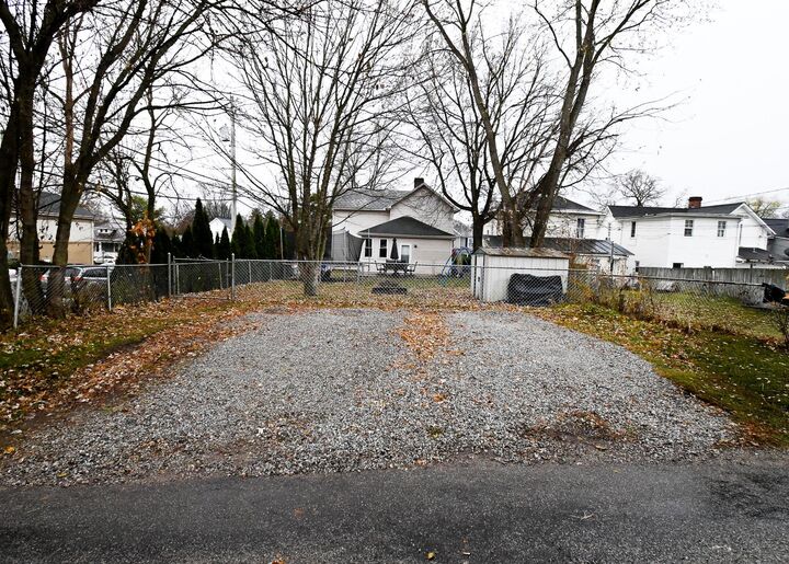 Property Photo: 571 E Chestnut Street OH 43130