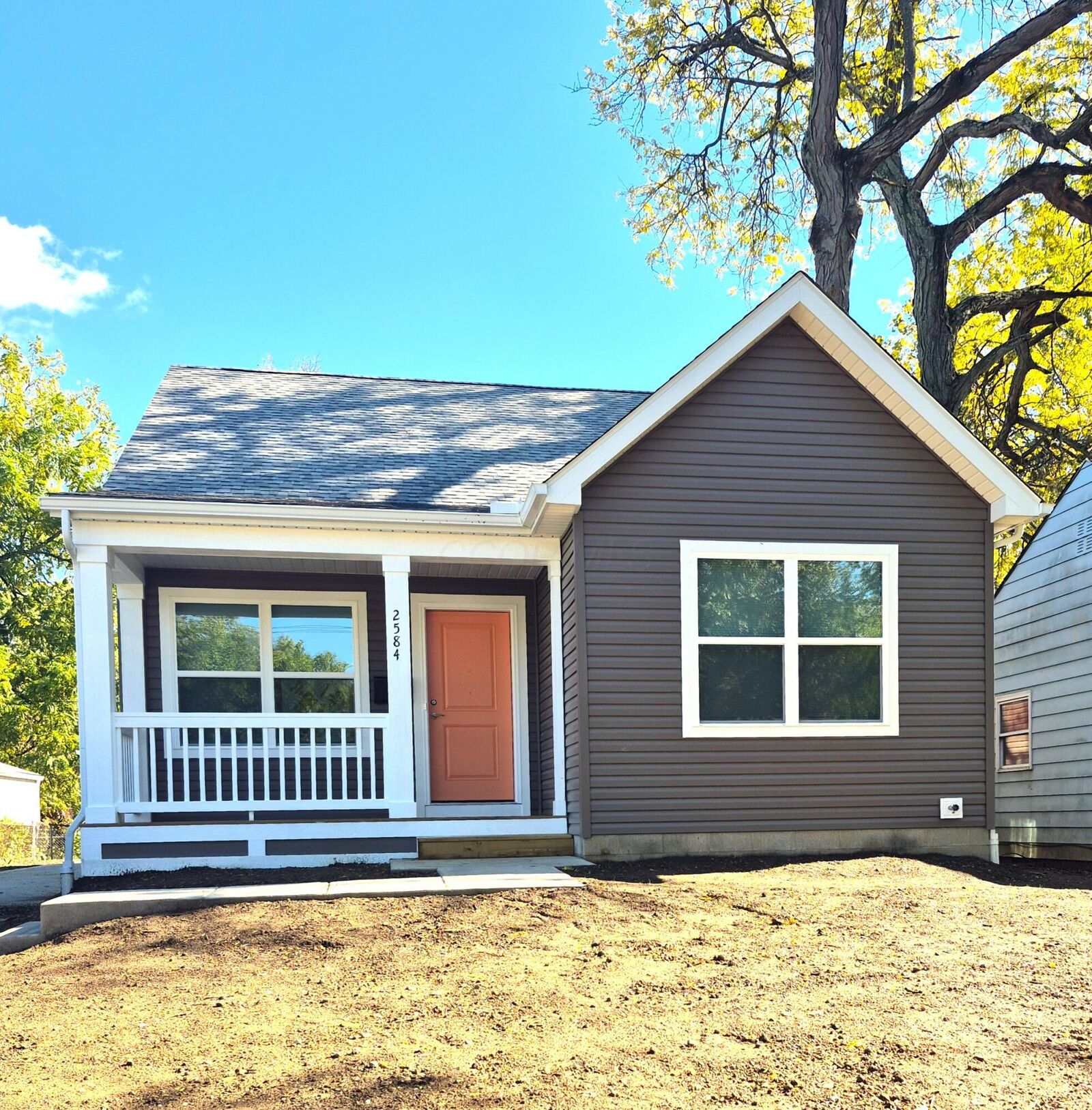 Property Photo:  2584 Howey Road  OH 43211 